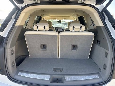 Used 2023 Cadillac XT6 Premium Luxury w/ Technology Package image 11