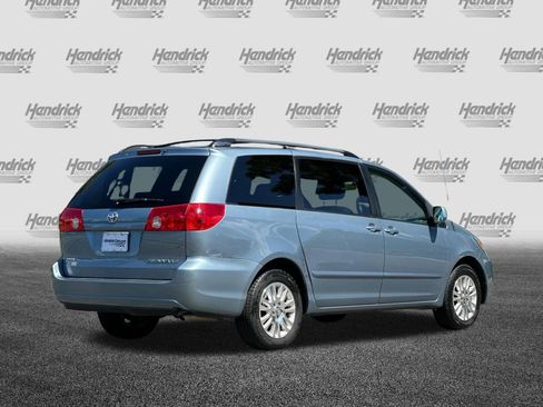 Used 2010 Toyota Sienna XLE FWD image 5