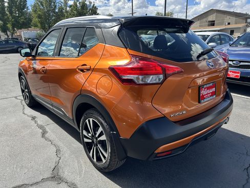 Used 2019 Nissan Kicks SR image 3