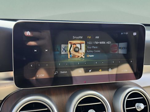 Used 2020 Mercedes-Benz GLC 300 4MATIC image 25