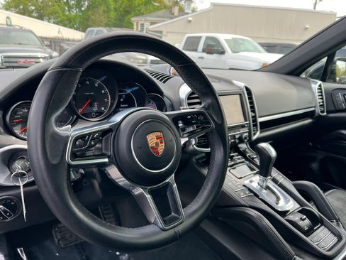 Used 2016 Porsche Cayenne AWD/4WD image 12