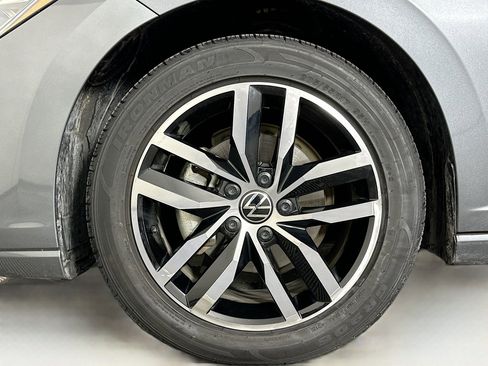 Used 2025 Volkswagen Jetta SE image 11