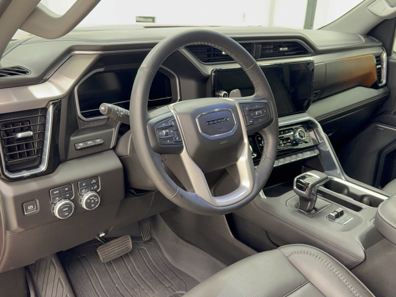 Used 2023 GMC Sierra 1500 Denali w/ Denali Reserve Package AWD/4WD image 4