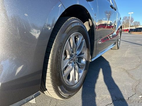 Used 2025 Toyota Sienna LE image 12