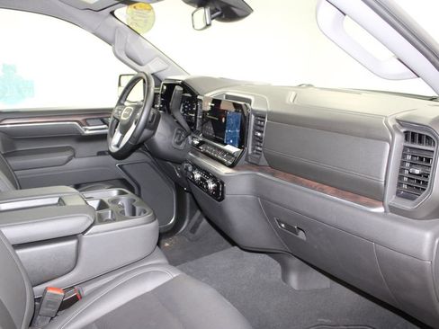 Used 2025 GMC Sierra 1500 SLT image 32