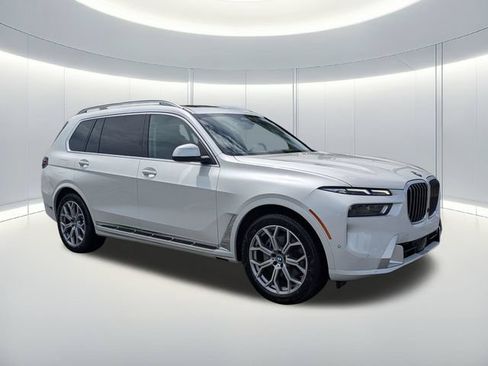 Used 2025 BMW X7 xDrive40i w/ Premium Package AWD/4WD image 8