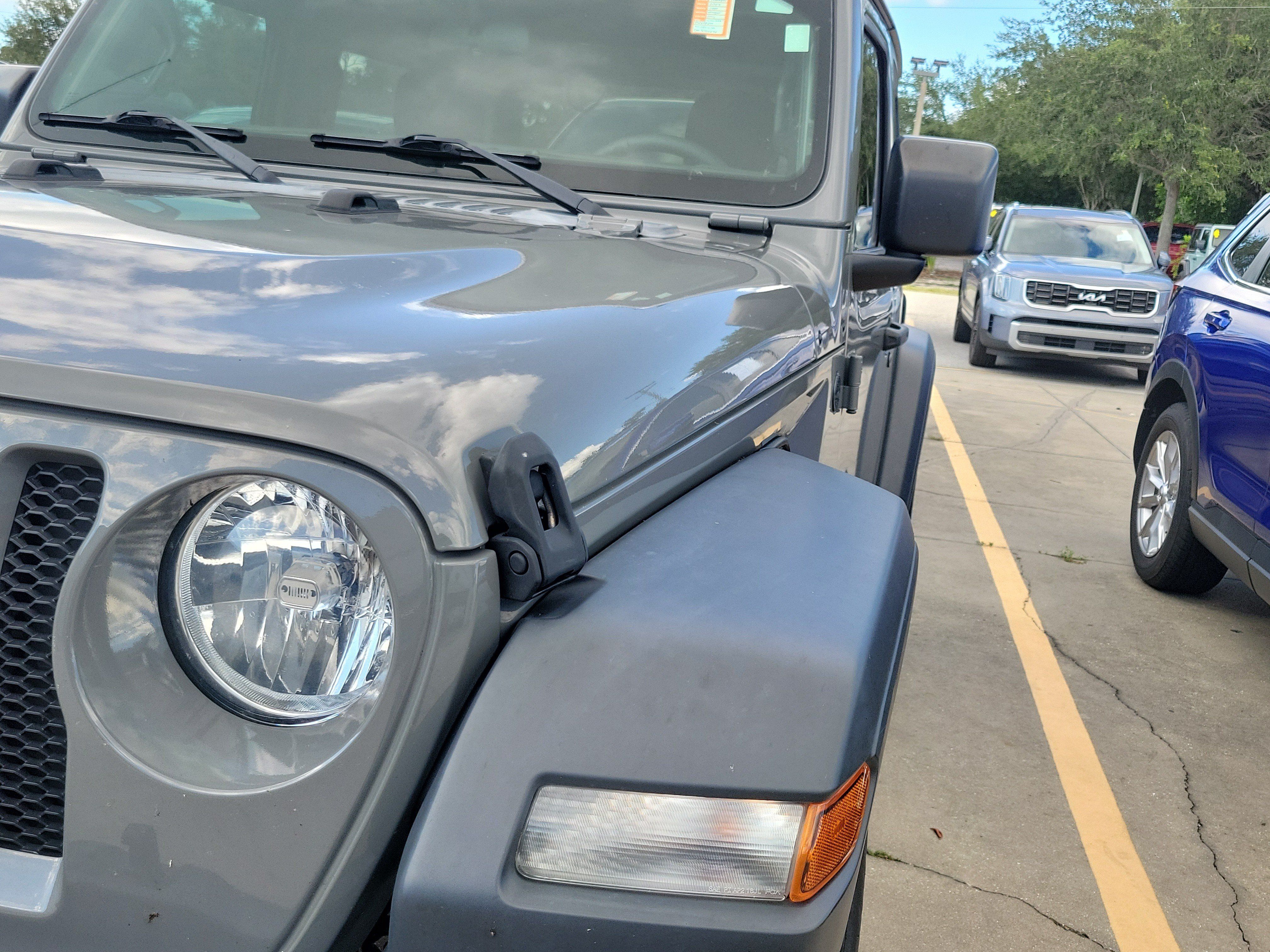Used 2023 Jeep Wrangler Sport AWD/4WD image 4