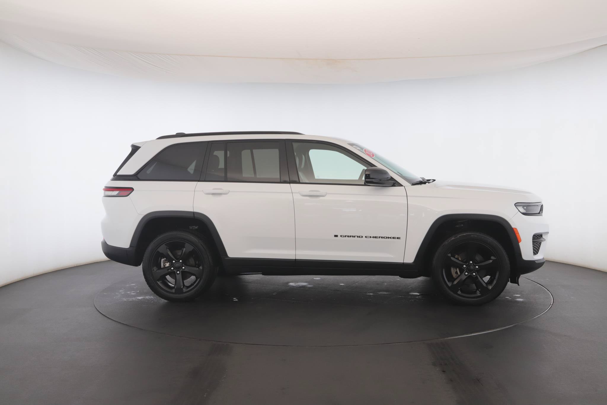 Used 2023 Jeep Grand Cherokee Altitude AWD/4WD image 23