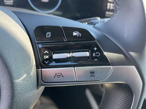 Certified 2025 Hyundai Elantra Limited image 26