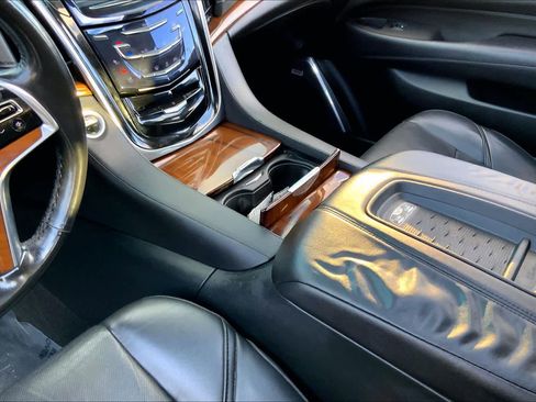 Used 2017 Cadillac Escalade ESV Premium Luxury image 16