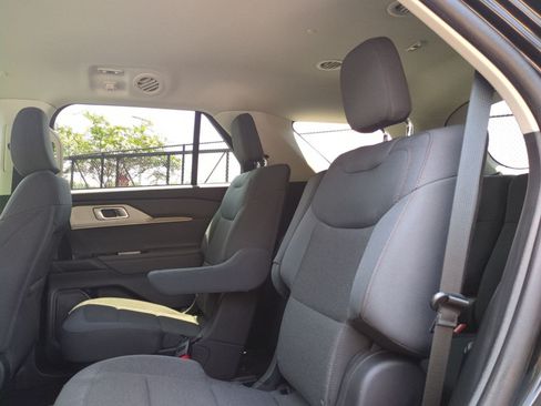 Used 2025 Ford Explorer Active RWD image 32