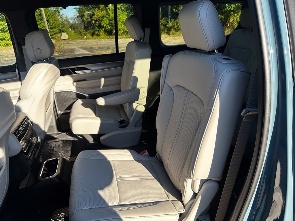 New 2027 Jeep Grand Wagoneer Limited w/ Convenience Group I AWD/4WD image 32