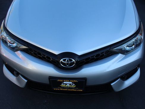 Used 2018 Toyota Corolla iM w/ Carpet Mat Package (TMS) FWD image 9