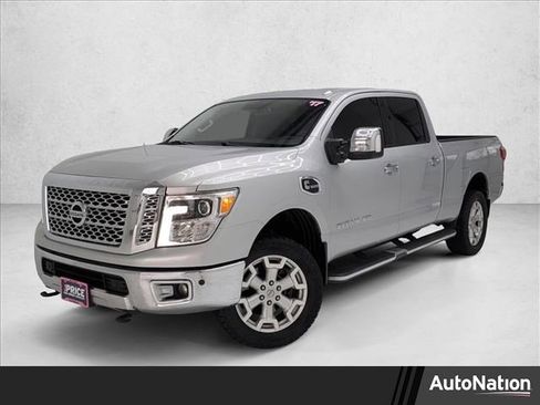 Used 2017 Nissan Titan SL image 1