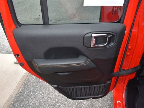 Used 2025 Jeep Wrangler Unlimited Sahara w/ Safety Group AWD/4WD image 21