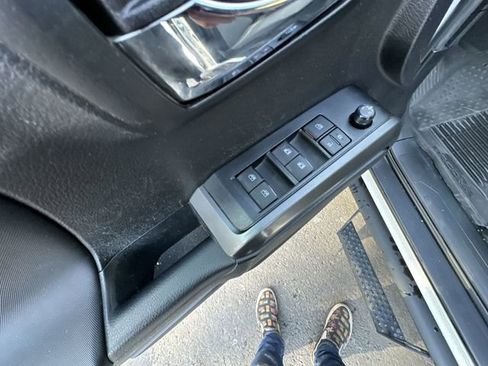 Used 2023 Toyota Tacoma TRD Off-Road image 17