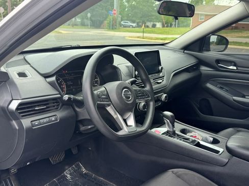 Used 2019 Nissan Altima 2.5 S FWD image 12