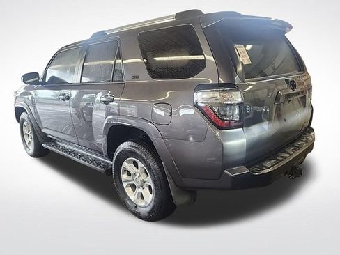 Used 2019 Toyota 4Runner SR5 AWD/4WD image 11