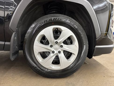 Used 2024 Toyota RAV4 LE AWD/4WD image 32