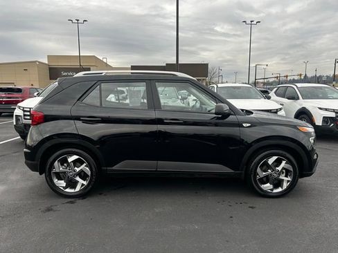 Certified 2025 Hyundai Venue SEL image 8