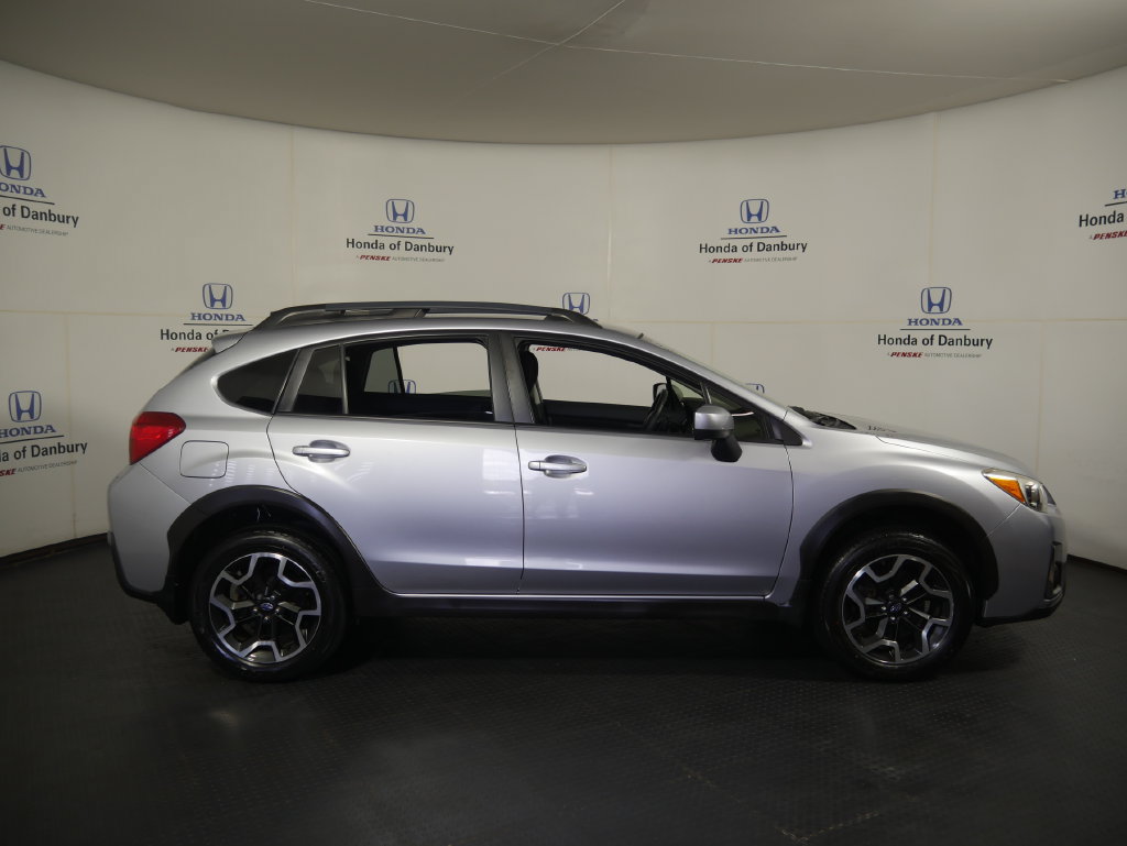 Used 2017 Subaru Crosstrek 2.0i Premium AWD/4WD image 3