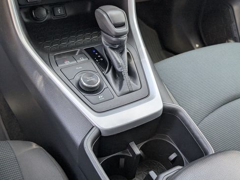 Used 2022 Toyota RAV4 LE AWD/4WD image 16