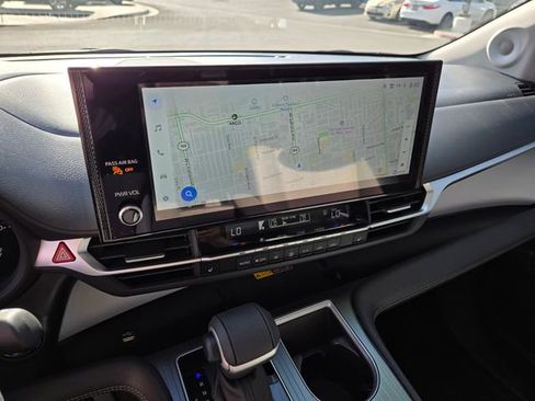 Used 2025 Toyota Sienna XLE w/ XLE Plus Package FWD image 26