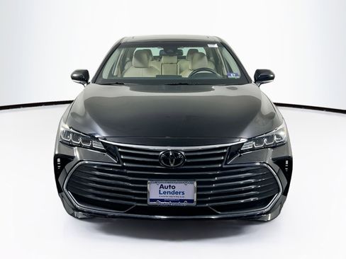 Used 2019 Toyota Avalon XLE image 2