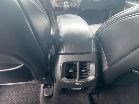 Used 2019 Jeep Cherokee Latitude Plus AWD/4WD image 38