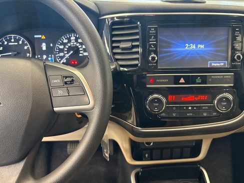Used 2019 Mitsubishi Outlander SE AWD/4WD image 25