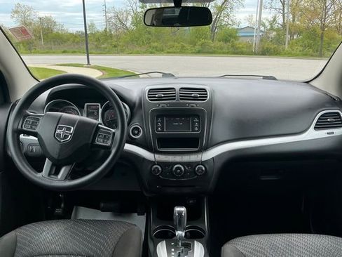 Used 2017 Dodge Journey SE w/ Flexible Seating Group FWD image 18