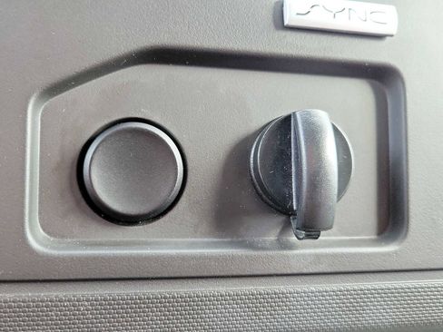 Used 2017 Ford E-350 and Econoline 350 Super Duty w/ Power Windows & Locks Group image 21