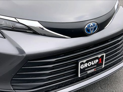 Used 2025 Toyota Sienna LE image 30