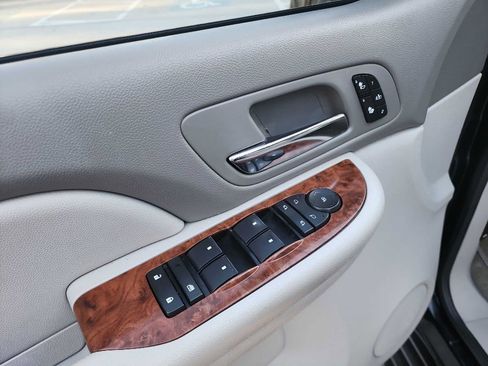 Used 2007 Chevrolet Suburban LTZ w/ LTZ Preferred Equipment Group image 16