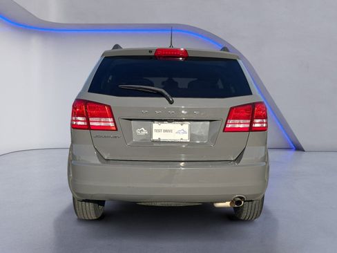 Used 2019 Dodge Journey SE image 4
