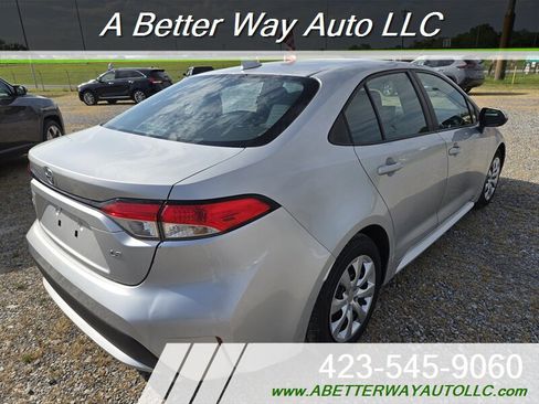 Used 2021 Toyota Corolla LE FWD image 3