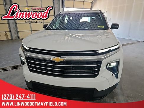 New 2026 Chevrolet Traverse LT FWD image 3