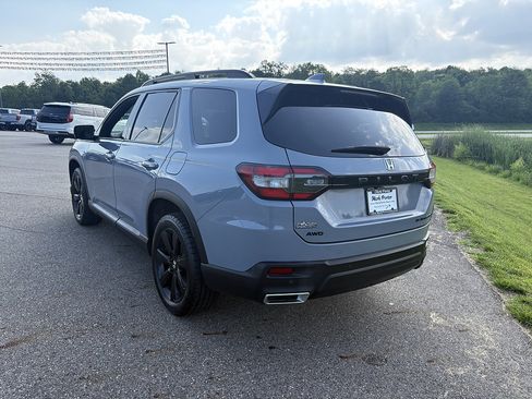 Used 2025 Honda Pilot Black Edition image 3