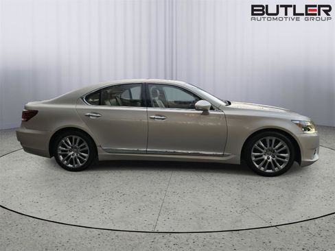 Used 2015 Lexus LS 460 w/ Comfort Package image 4