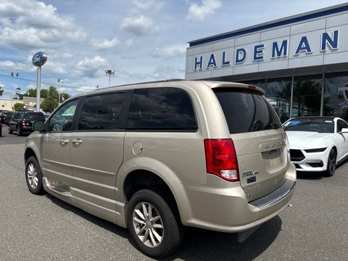 Used 2015 Dodge Grand Caravan SXT w/ Rear Park Assist Package FWD image 12