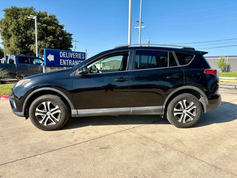 Used 2016 Toyota RAV4 LE FWD image 6