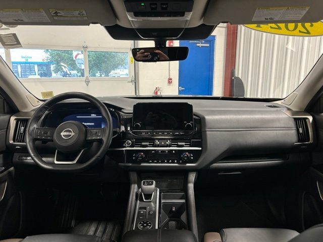 Used 2024 Nissan Pathfinder Platinum w/ Cargo Package AWD/4WD image 16