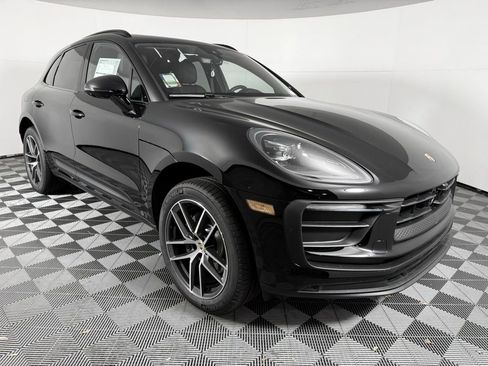 Certified 2026 Porsche Macan AWD/4WD image 9