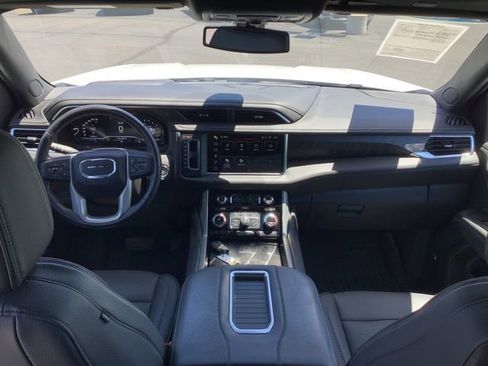 Used 2022 GMC Yukon XL Denali AWD/4WD image 5