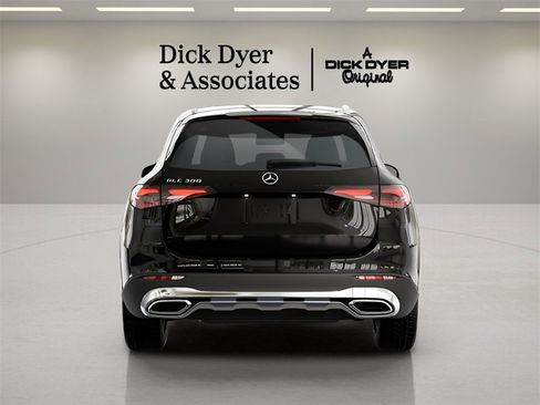 Used 2025 Mercedes-Benz GLC 300 image 14