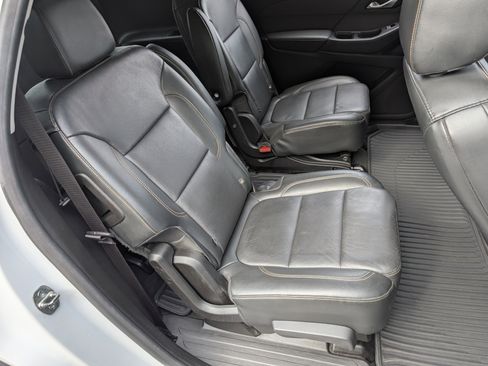 Used 2019 Chevrolet Traverse RS image 20