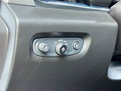 Used 2021 Chevrolet Traverse RS image 25