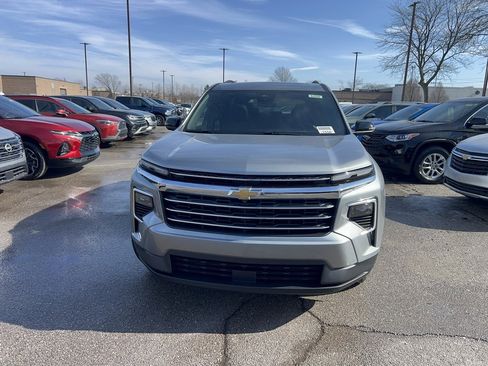 New 2026 Chevrolet Traverse LT image 2