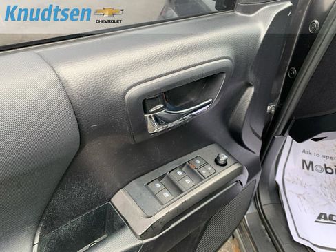 Used 2020 Toyota Tacoma TRD Sport image 20