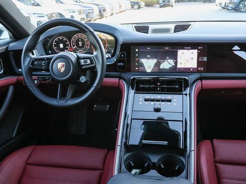 Used 2026 Porsche Panamera RWD image 21